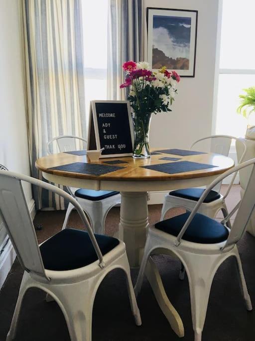 Hillcrest Cottage, Comfy Flat, Trendy Uplands Area Σουόνσι Εξωτερικό φωτογραφία